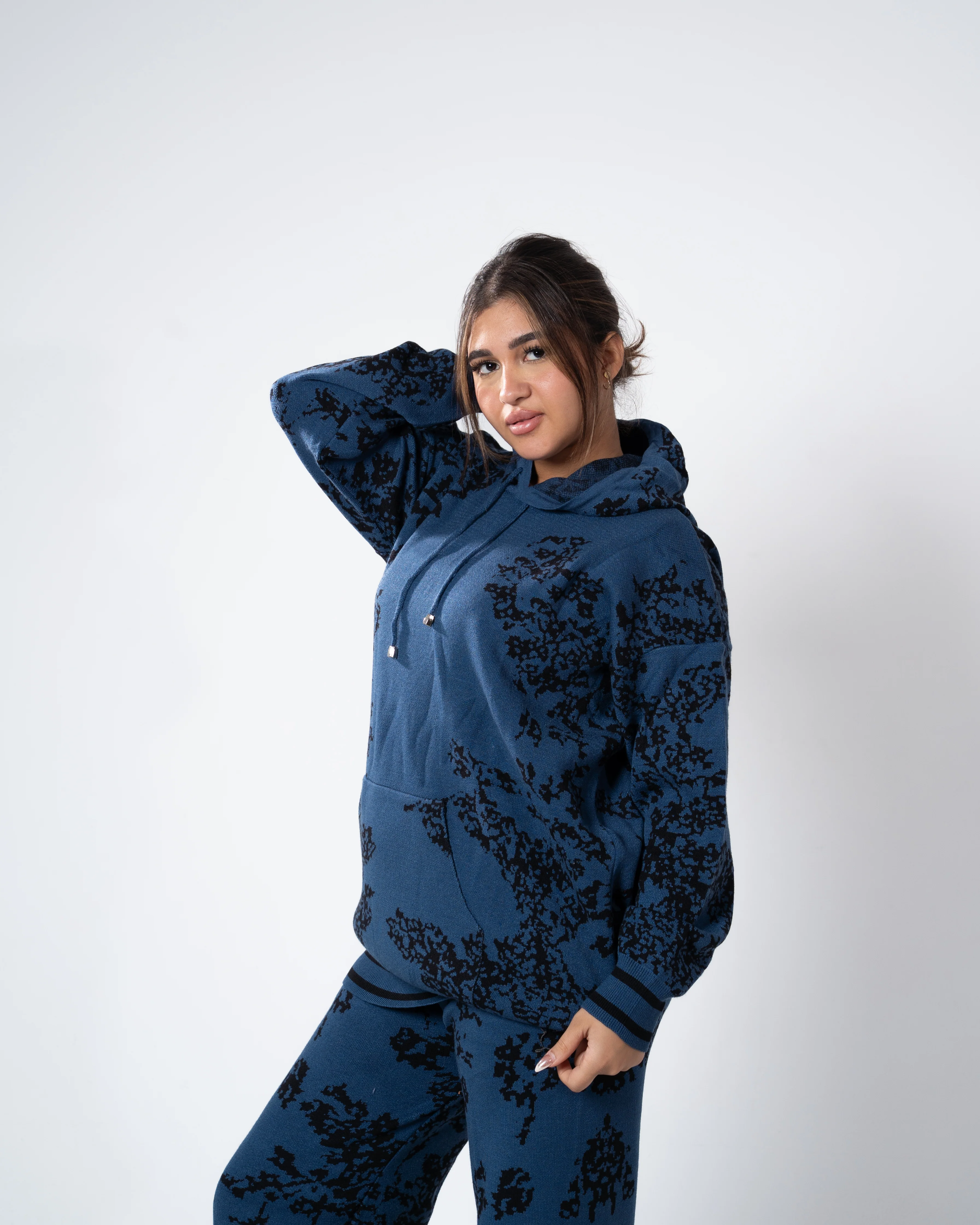 Two-Piece Casual Set – Printed Hoodie & Wide-Leg Pants - Image 2