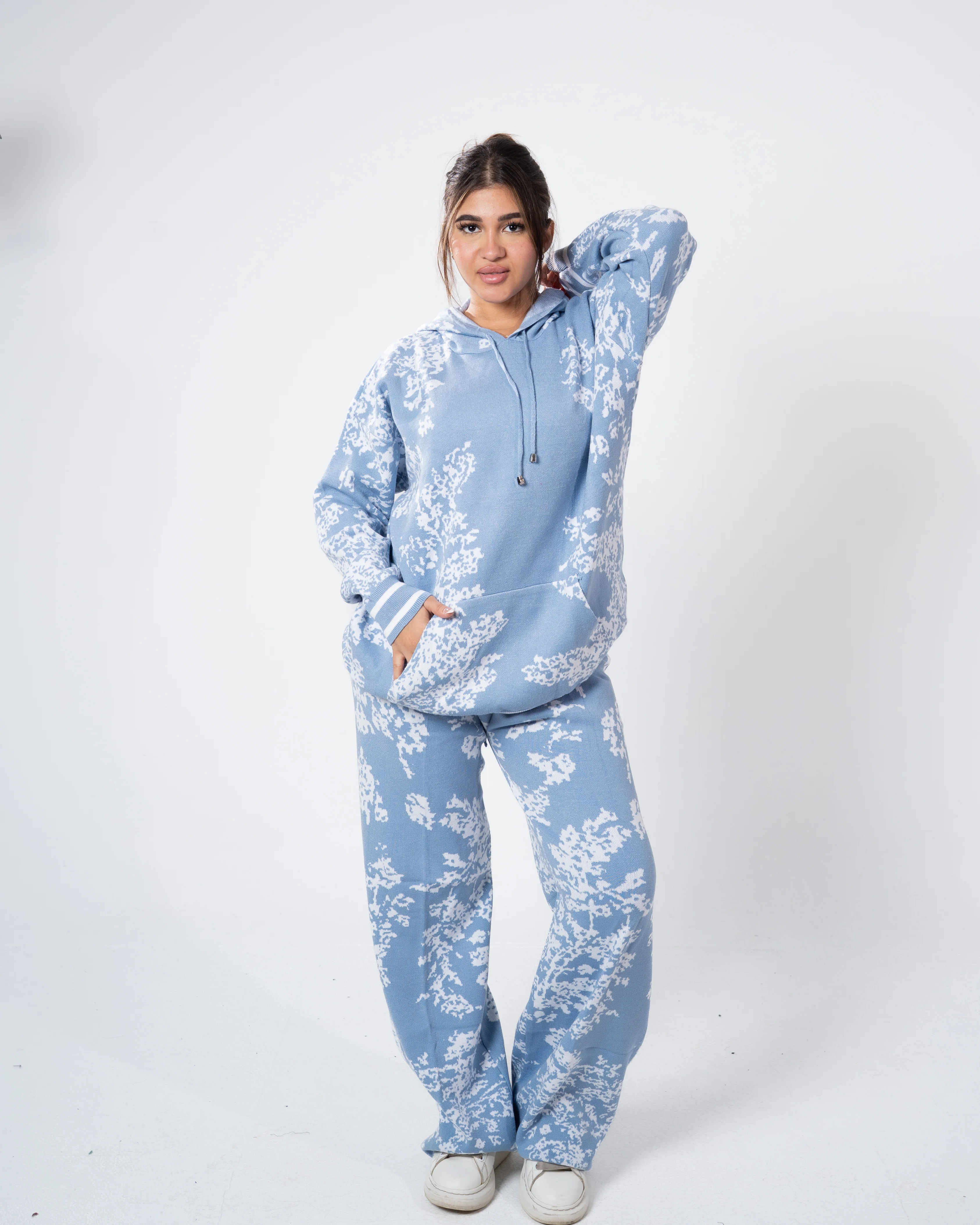 Two-Piece Casual Set – Printed Hoodie & Wide-Leg Pants - Image 3