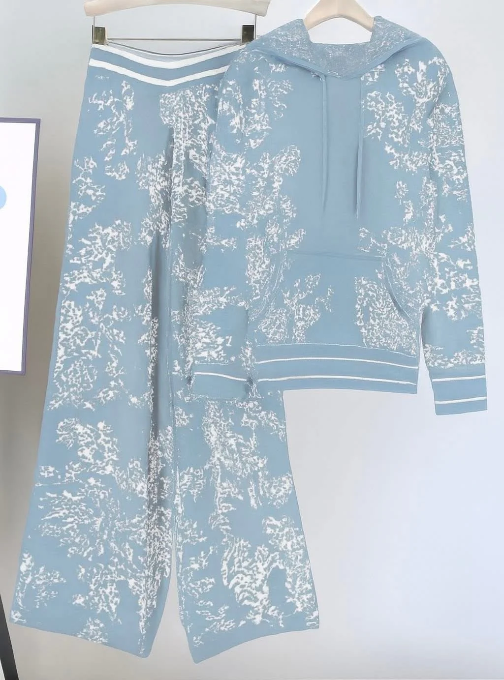 Two-Piece Casual Set – Printed Hoodie & Wide-Leg Pants - Image 4
