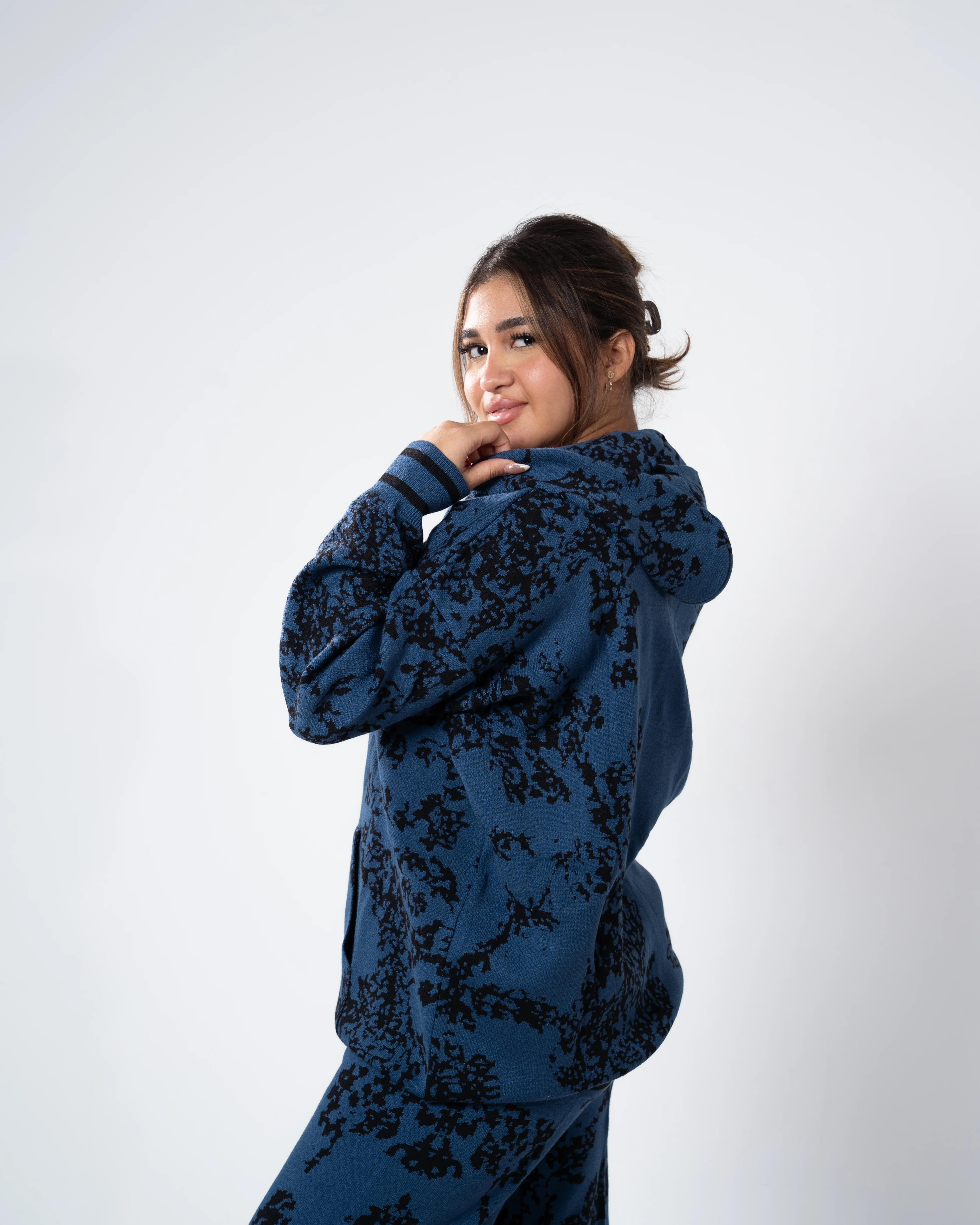 Two-Piece Casual Set – Printed Hoodie & Wide-Leg Pants - Image 9